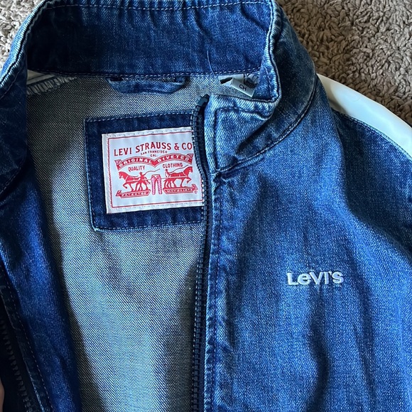 Levi’s jean jacket - Picture 2 of 3
